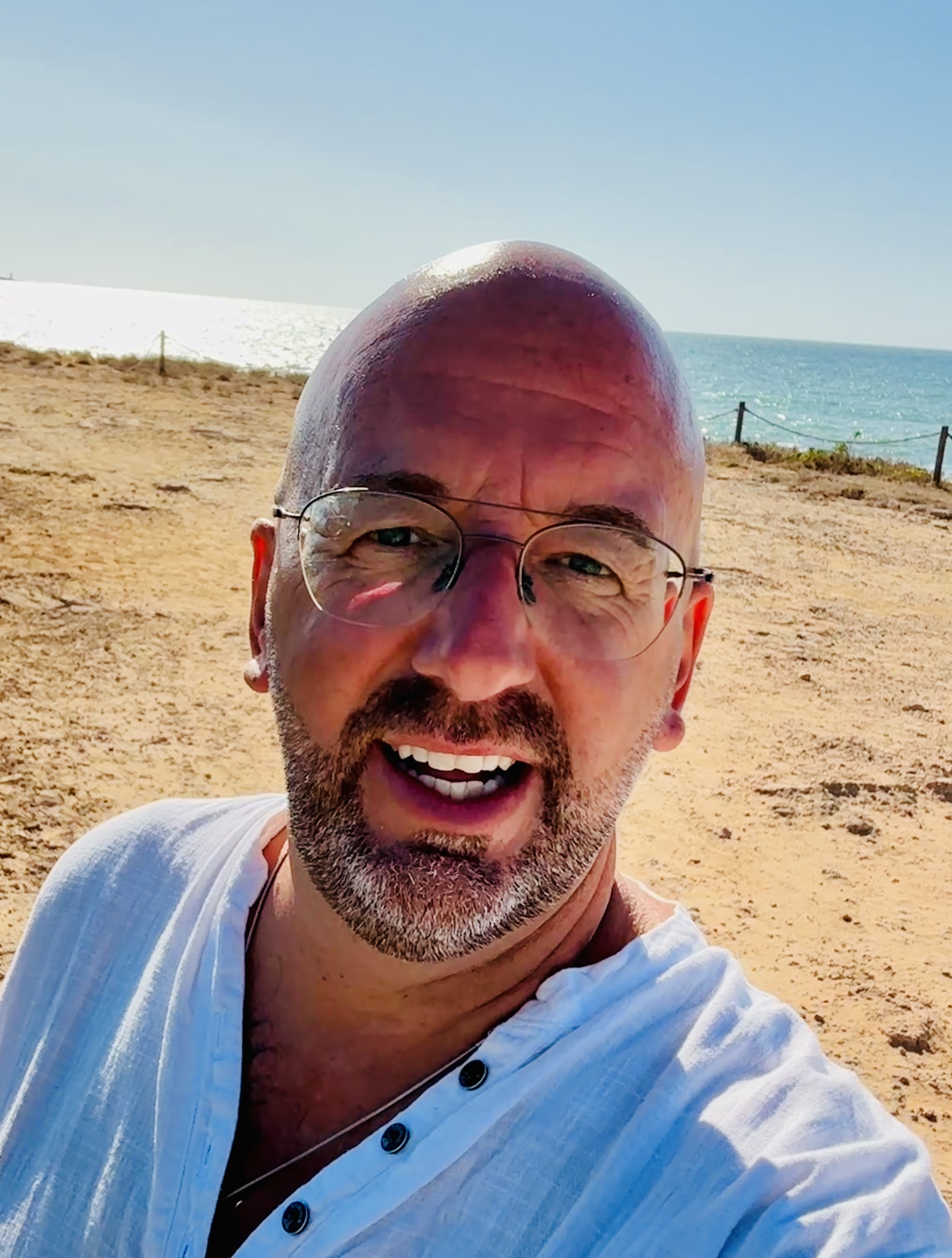 Mike Schweder am Meer auf Mallorca